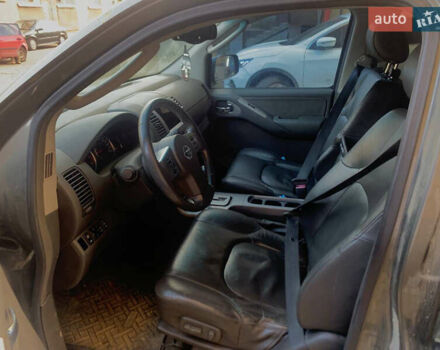 Серый Ниссан Патфайндер, объемом двигателя 2.5 л и пробегом 300 тыс. км за 4000 $, фото 2 на Automoto.ua