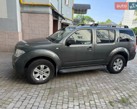 Серый Ниссан Патфайндер, объемом двигателя 2.49 л и пробегом 407 тыс. км за 10888 $, фото 9 на Automoto.ua