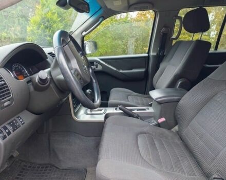 Серый Ниссан Патфайндер, объемом двигателя 2.5 л и пробегом 230 тыс. км за 3416 $, фото 4 на Automoto.ua