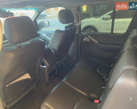 Серый Ниссан Патфайндер, объемом двигателя 2.5 л и пробегом 300 тыс. км за 4000 $, фото 3 на Automoto.ua