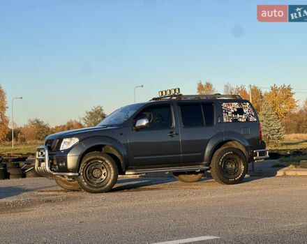 Серый Ниссан Патфайндер, объемом двигателя 2.5 л и пробегом 364 тыс. км за 12000 $, фото 14 на Automoto.ua