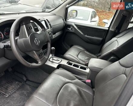 Сірий Ніссан Патфайндер, об'ємом двигуна 4 л та пробігом 270 тис. км за 9500 $, фото 5 на Automoto.ua