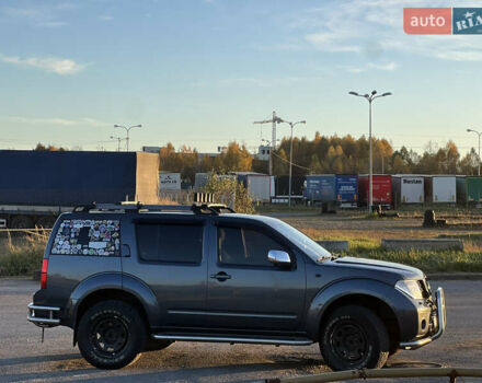 Серый Ниссан Патфайндер, объемом двигателя 2.5 л и пробегом 364 тыс. км за 12000 $, фото 6 на Automoto.ua