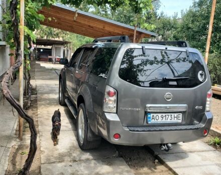 Сірий Ніссан Патфайндер, об'ємом двигуна 2.5 л та пробігом 320 тис. км за 9600 $, фото 3 на Automoto.ua