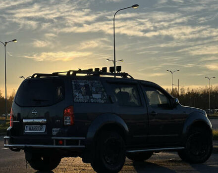 Серый Ниссан Патфайндер, объемом двигателя 2.49 л и пробегом 364 тыс. км за 10000 $, фото 1 на Automoto.ua