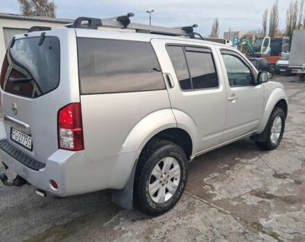 Серый Ниссан Патфайндер, объемом двигателя 2.5 л и пробегом 247 тыс. км за 3100 $, фото 2 на Automoto.ua