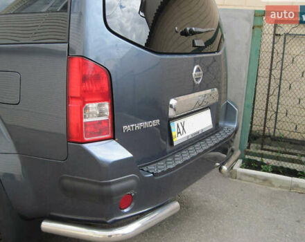 Серый Ниссан Патфайндер, объемом двигателя 2.49 л и пробегом 243 тыс. км за 9499 $, фото 1 на Automoto.ua