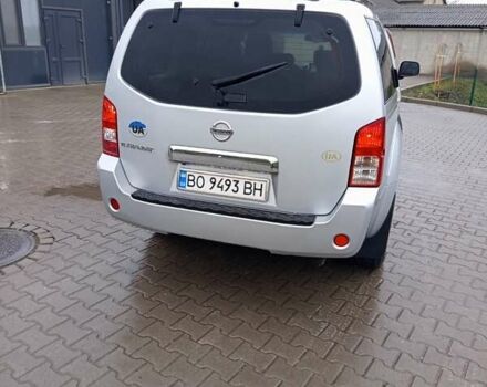 Сірий Ніссан Патфайндер, об'ємом двигуна 2.5 л та пробігом 255 тис. км за 10000 $, фото 3 на Automoto.ua