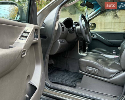 Серый Ниссан Патфайндер, объемом двигателя 4 л и пробегом 155 тыс. км за 12700 $, фото 30 на Automoto.ua