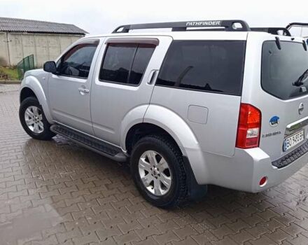 Сірий Ніссан Патфайндер, об'ємом двигуна 2.5 л та пробігом 255 тис. км за 10000 $, фото 5 на Automoto.ua