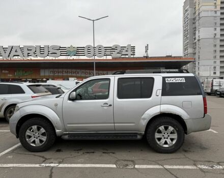 Сірий Ніссан Патфайндер, об'ємом двигуна 2.3 л та пробігом 368 тис. км за 4722 $, фото 1 на Automoto.ua