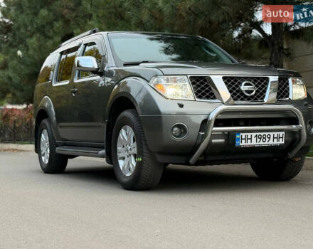 Серый Ниссан Патфайндер, объемом двигателя 4 л и пробегом 155 тыс. км за 12700 $, фото 1 на Automoto.ua