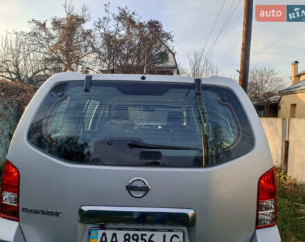 Сірий Ніссан Патфайндер, об'ємом двигуна 2.5 л та пробігом 83 тис. км за 13100 $, фото 5 на Automoto.ua