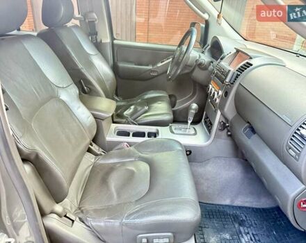 Сірий Ніссан Патфайндер, об'ємом двигуна 4 л та пробігом 245 тис. км за 8250 $, фото 13 на Automoto.ua
