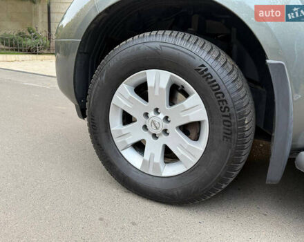 Серый Ниссан Патфайндер, объемом двигателя 4 л и пробегом 155 тыс. км за 12700 $, фото 60 на Automoto.ua