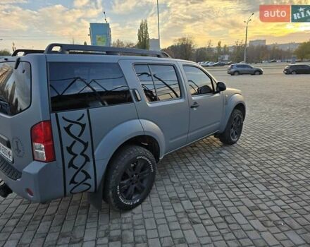 Серый Ниссан Патфайндер, объемом двигателя 2.49 л и пробегом 367 тыс. км за 12000 $, фото 13 на Automoto.ua