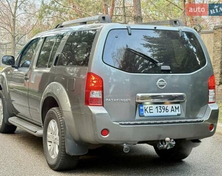 Сірий Ніссан Патфайндер, об'ємом двигуна 4 л та пробігом 245 тис. км за 8250 $, фото 10 на Automoto.ua