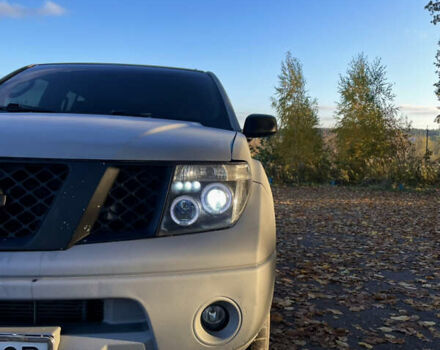 Серый Ниссан Патфайндер, объемом двигателя 2.5 л и пробегом 309 тыс. км за 6999 $, фото 3 на Automoto.ua