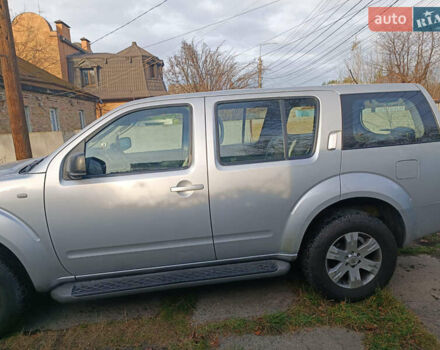 Сірий Ніссан Патфайндер, об'ємом двигуна 2.5 л та пробігом 83 тис. км за 13100 $, фото 1 на Automoto.ua