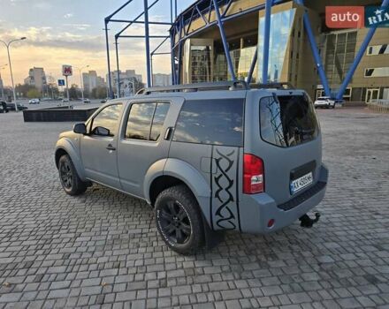 Серый Ниссан Патфайндер, объемом двигателя 2.49 л и пробегом 367 тыс. км за 12000 $, фото 14 на Automoto.ua