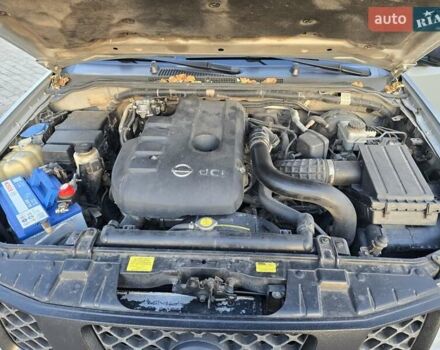 Серый Ниссан Патфайндер, объемом двигателя 2.49 л и пробегом 367 тыс. км за 12000 $, фото 10 на Automoto.ua