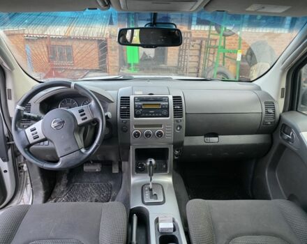 Серый Ниссан Патфайндер, объемом двигателя 2.5 л и пробегом 300 тыс. км за 6388 $, фото 6 на Automoto.ua