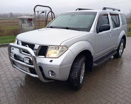 Сірий Ніссан Патфайндер, об'ємом двигуна 2.5 л та пробігом 255 тис. км за 10000 $, фото 1 на Automoto.ua