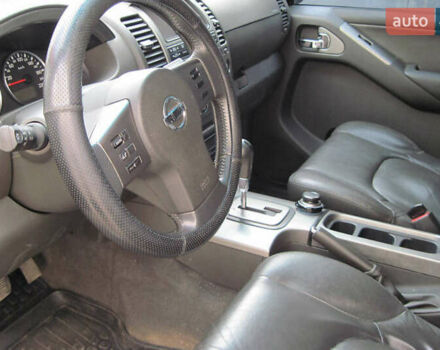 Серый Ниссан Патфайндер, объемом двигателя 2.49 л и пробегом 243 тыс. км за 9499 $, фото 3 на Automoto.ua
