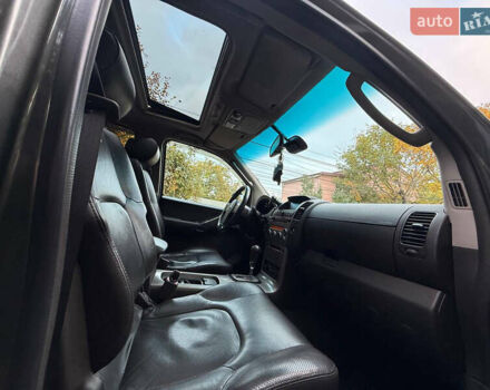 Серый Ниссан Патфайндер, объемом двигателя 4 л и пробегом 155 тыс. км за 12700 $, фото 52 на Automoto.ua