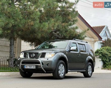 Серый Ниссан Патфайндер, объемом двигателя 4 л и пробегом 155 тыс. км за 12700 $, фото 14 на Automoto.ua
