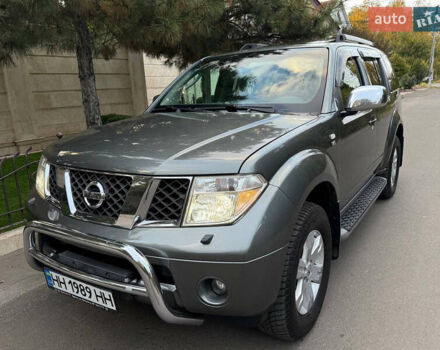 Серый Ниссан Патфайндер, объемом двигателя 4 л и пробегом 155 тыс. км за 12700 $, фото 59 на Automoto.ua