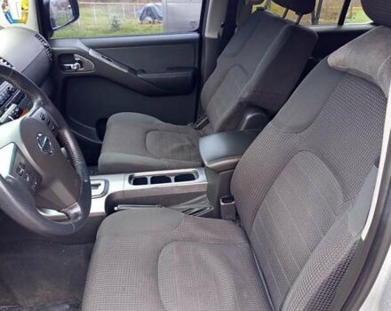 Сірий Ніссан Патфайндер, об'ємом двигуна 2.5 л та пробігом 255 тис. км за 10000 $, фото 7 на Automoto.ua