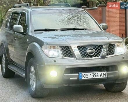 Сірий Ніссан Патфайндер, об'ємом двигуна 4 л та пробігом 245 тис. км за 8250 $, фото 19 на Automoto.ua
