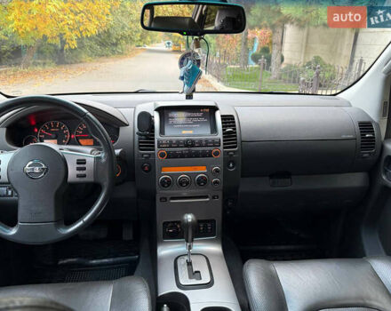 Серый Ниссан Патфайндер, объемом двигателя 4 л и пробегом 155 тыс. км за 12700 $, фото 40 на Automoto.ua