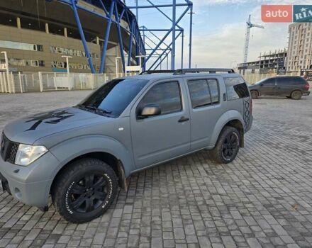 Серый Ниссан Патфайндер, объемом двигателя 2.49 л и пробегом 367 тыс. км за 12000 $, фото 16 на Automoto.ua
