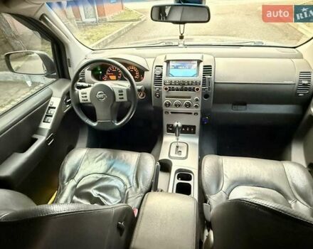 Сірий Ніссан Патфайндер, об'ємом двигуна 4 л та пробігом 245 тис. км за 8250 $, фото 17 на Automoto.ua
