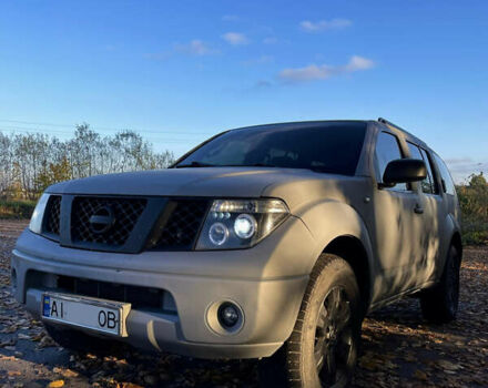 Серый Ниссан Патфайндер, объемом двигателя 2.5 л и пробегом 309 тыс. км за 6999 $, фото 1 на Automoto.ua