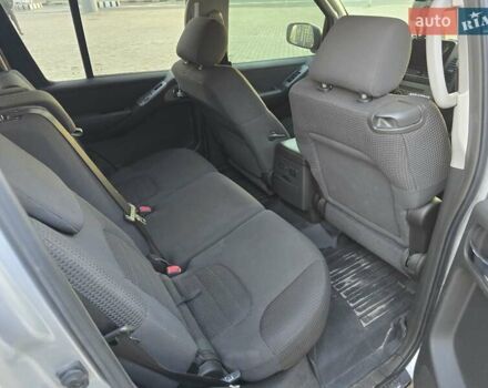 Серый Ниссан Патфайндер, объемом двигателя 2.49 л и пробегом 367 тыс. км за 12000 $, фото 11 на Automoto.ua