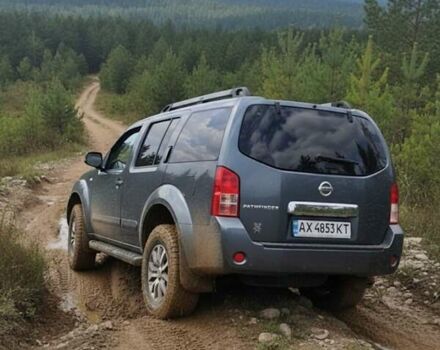 Серый Ниссан Патфайндер, объемом двигателя 2.49 л и пробегом 250 тыс. км за 9200 $, фото 5 на Automoto.ua