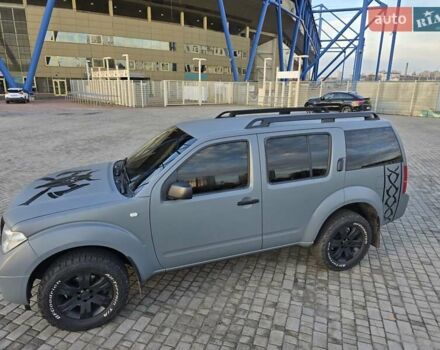 Серый Ниссан Патфайндер, объемом двигателя 2.49 л и пробегом 367 тыс. км за 12000 $, фото 15 на Automoto.ua