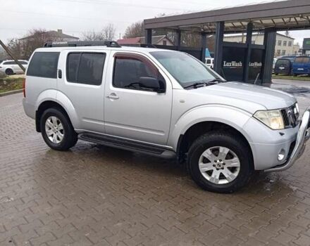 Сірий Ніссан Патфайндер, об'ємом двигуна 2.5 л та пробігом 255 тис. км за 10000 $, фото 2 на Automoto.ua