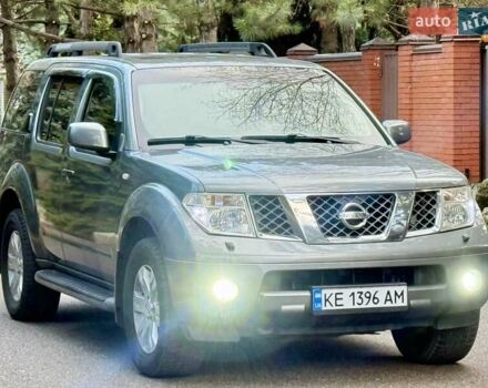 Сірий Ніссан Патфайндер, об'ємом двигуна 4 л та пробігом 245 тис. км за 8250 $, фото 1 на Automoto.ua