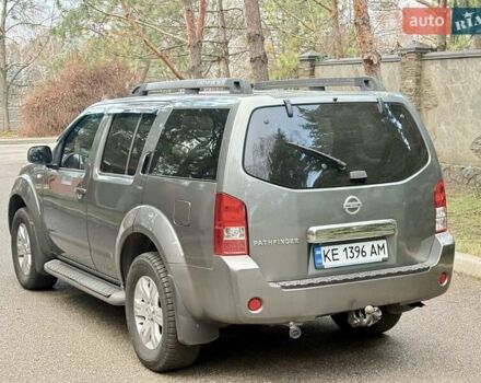Сірий Ніссан Патфайндер, об'ємом двигуна 4 л та пробігом 245 тис. км за 8250 $, фото 8 на Automoto.ua