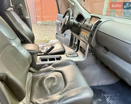 Сірий Ніссан Патфайндер, об'ємом двигуна 4 л та пробігом 245 тис. км за 8250 $, фото 12 на Automoto.ua