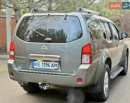 Сірий Ніссан Патфайндер, об'ємом двигуна 4 л та пробігом 245 тис. км за 8250 $, фото 18 на Automoto.ua