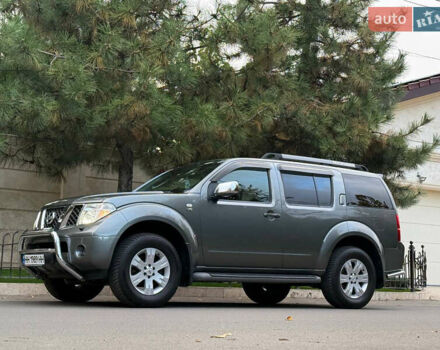 Серый Ниссан Патфайндер, объемом двигателя 4 л и пробегом 155 тыс. км за 12700 $, фото 11 на Automoto.ua