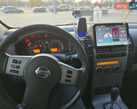 Серый Ниссан Патфайндер, объемом двигателя 2.49 л и пробегом 367 тыс. км за 12000 $, фото 6 на Automoto.ua