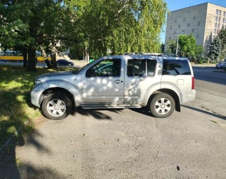 Серый Ниссан Патфайндер, объемом двигателя 2.5 л и пробегом 370 тыс. км за 4500 $, фото 2 на Automoto.ua