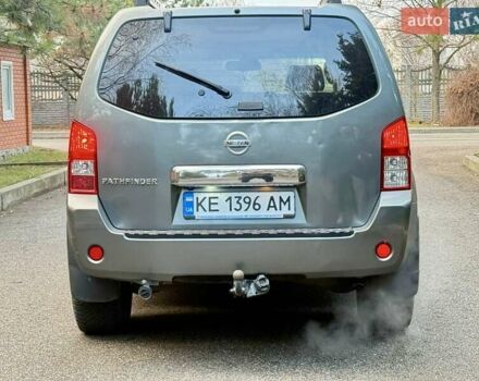 Сірий Ніссан Патфайндер, об'ємом двигуна 4 л та пробігом 245 тис. км за 8250 $, фото 9 на Automoto.ua