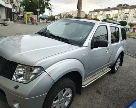 Серый Ниссан Патфайндер, объемом двигателя 2.5 л и пробегом 370 тыс. км за 4500 $, фото 1 на Automoto.ua